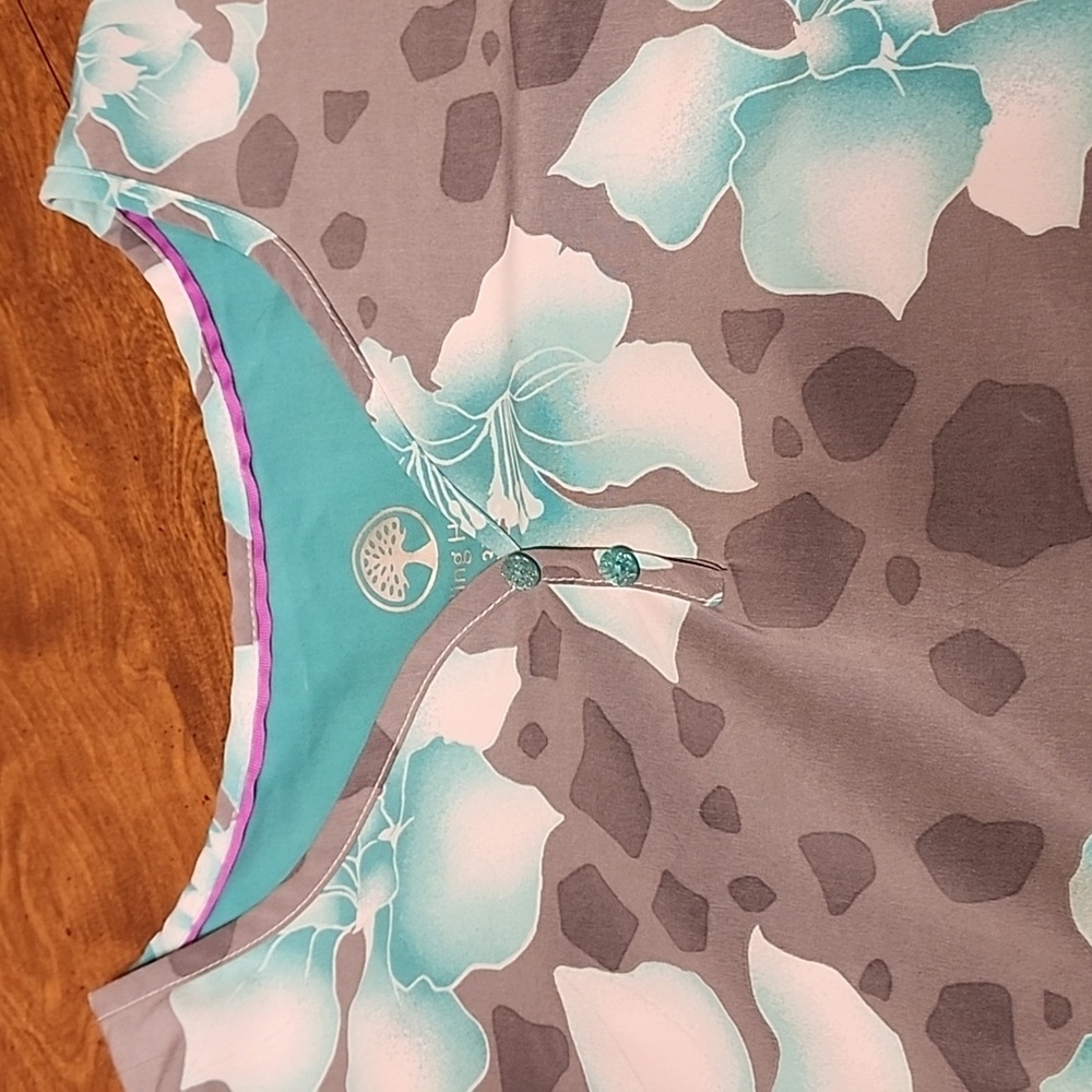 healing hands Gray Floral Print Scrub Top with Aqua Flowers - Picture 5 of 7